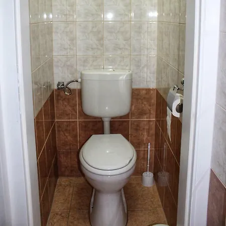 Iris Vendeghaz Lejlighed *